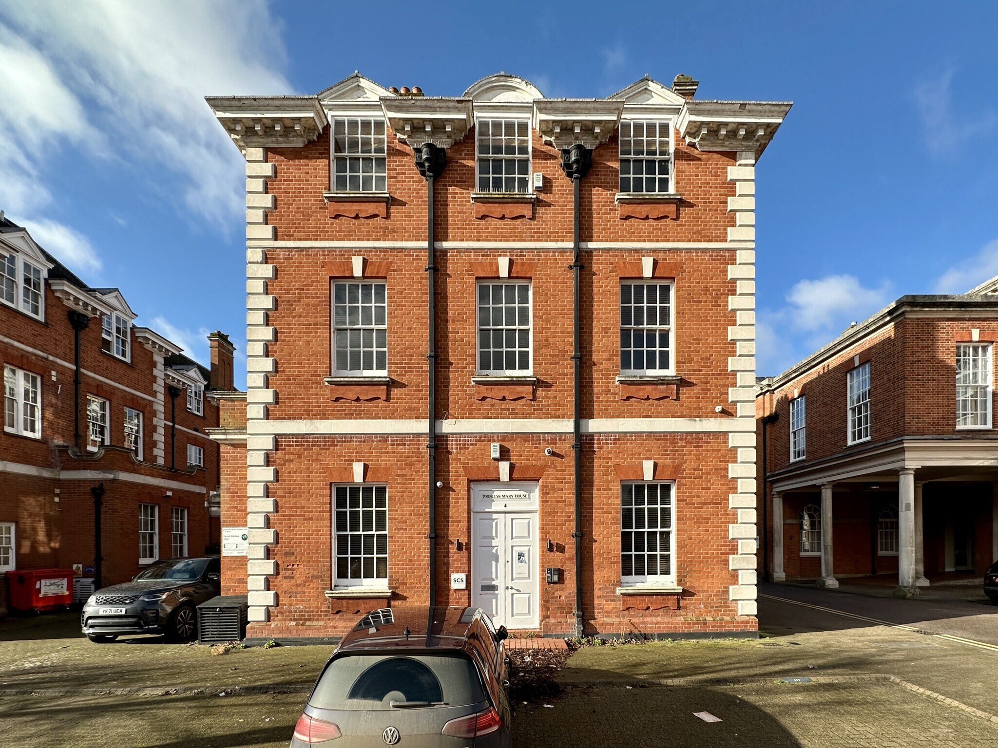 4 Bluecoats Av, Hertford, HRT for Rent