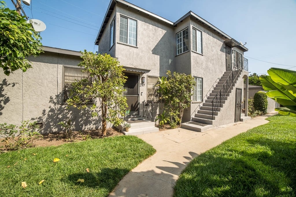 2117 Stewart St, Santa Monica, CA for Sale