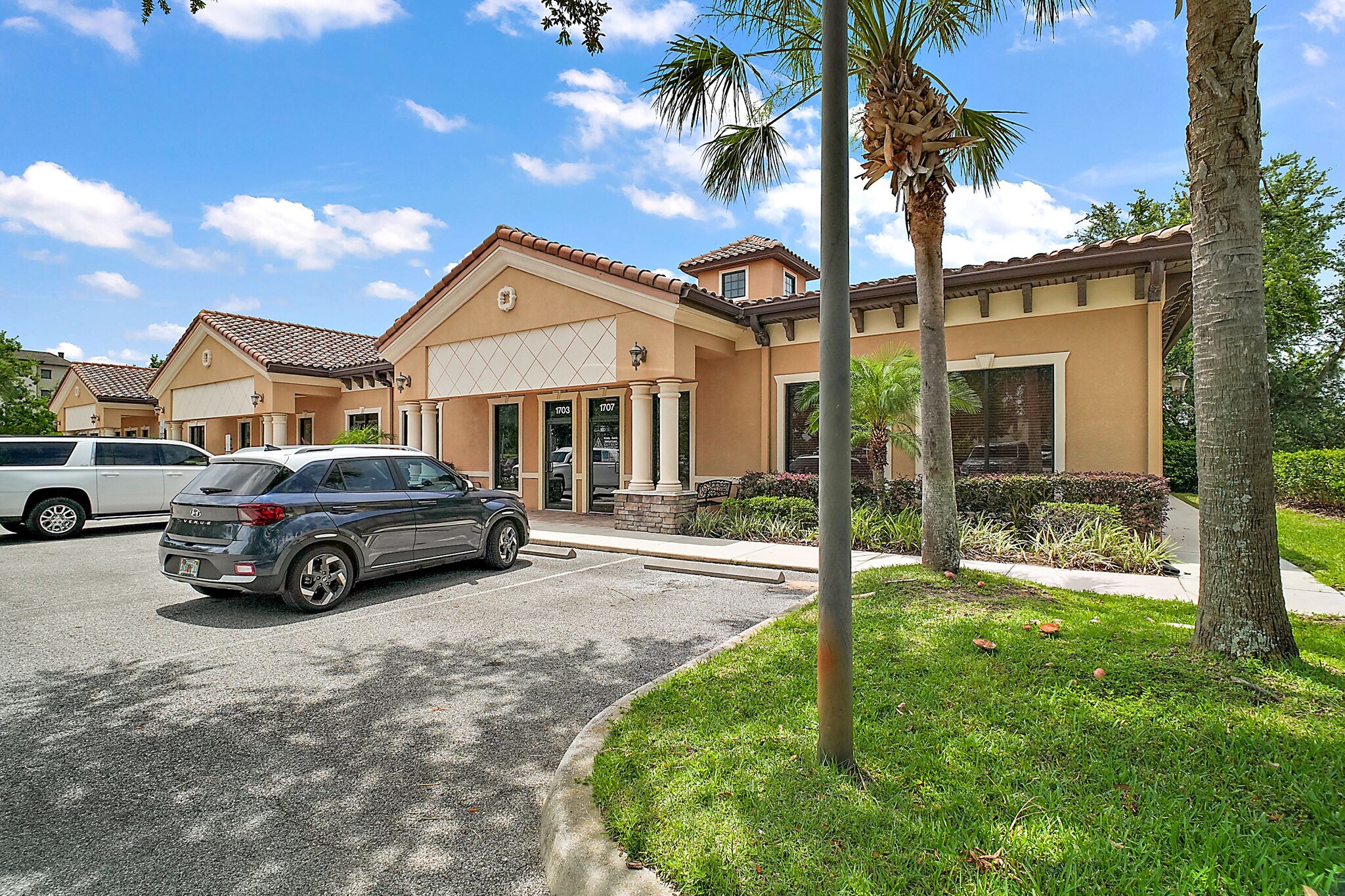 1691-1707 Mayo Dr, Tavares, FL for Rent