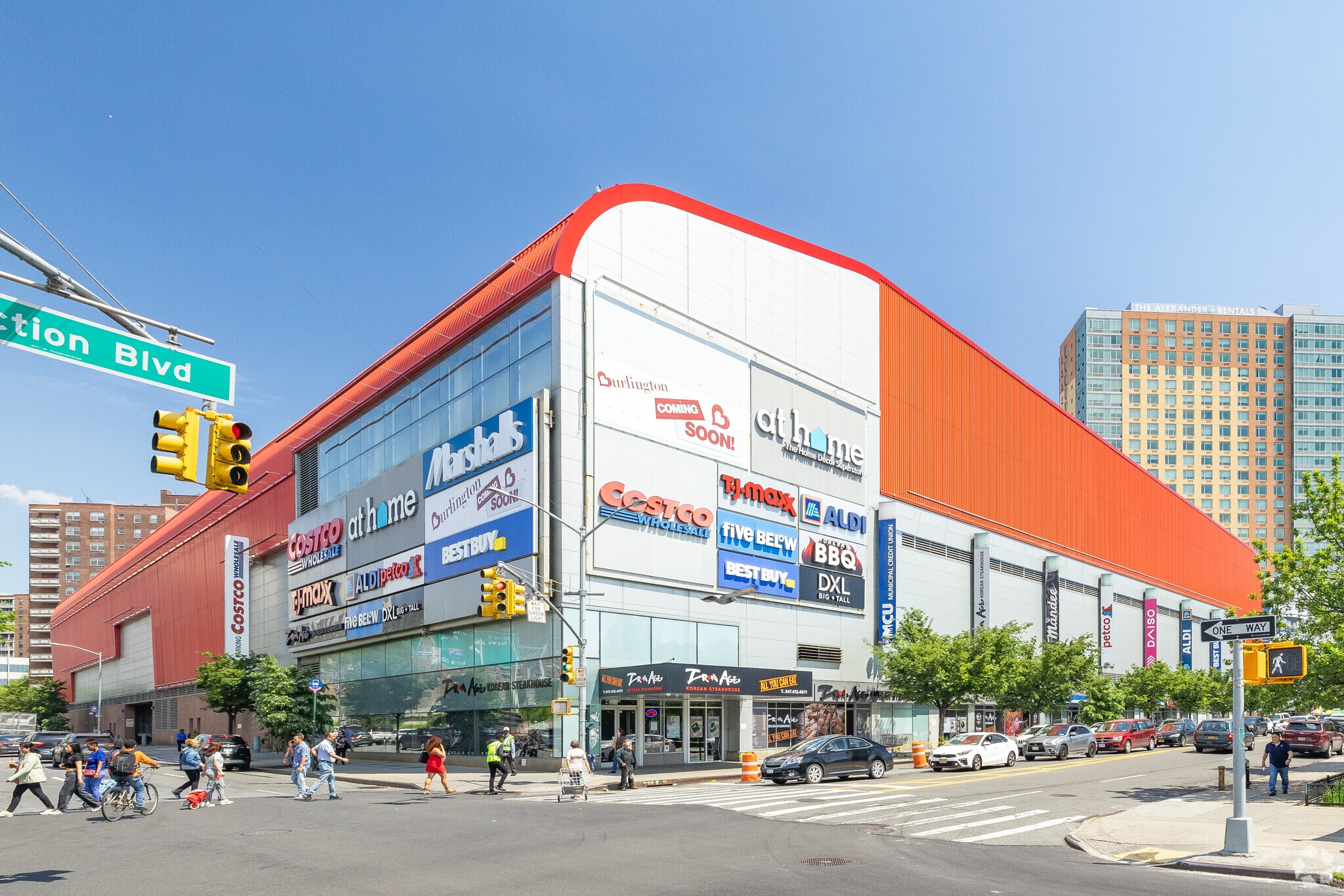 6135 Junction Blvd, Rego Park, NY for Rent