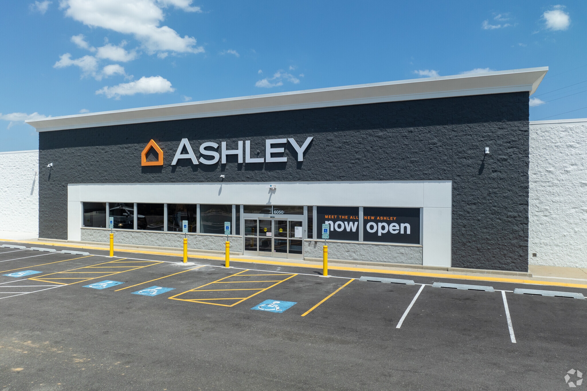 6050 Gurnee Mills Cir E, Gurnee, IL for Sale