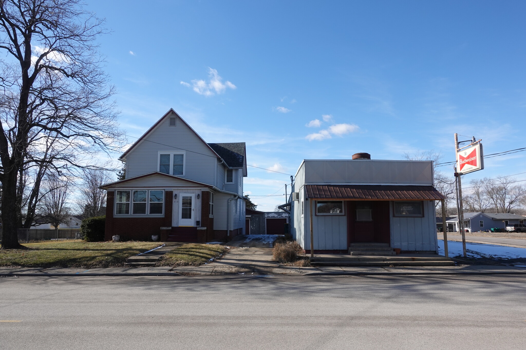 714 S Henderson St, Galesburg, IL for Sale