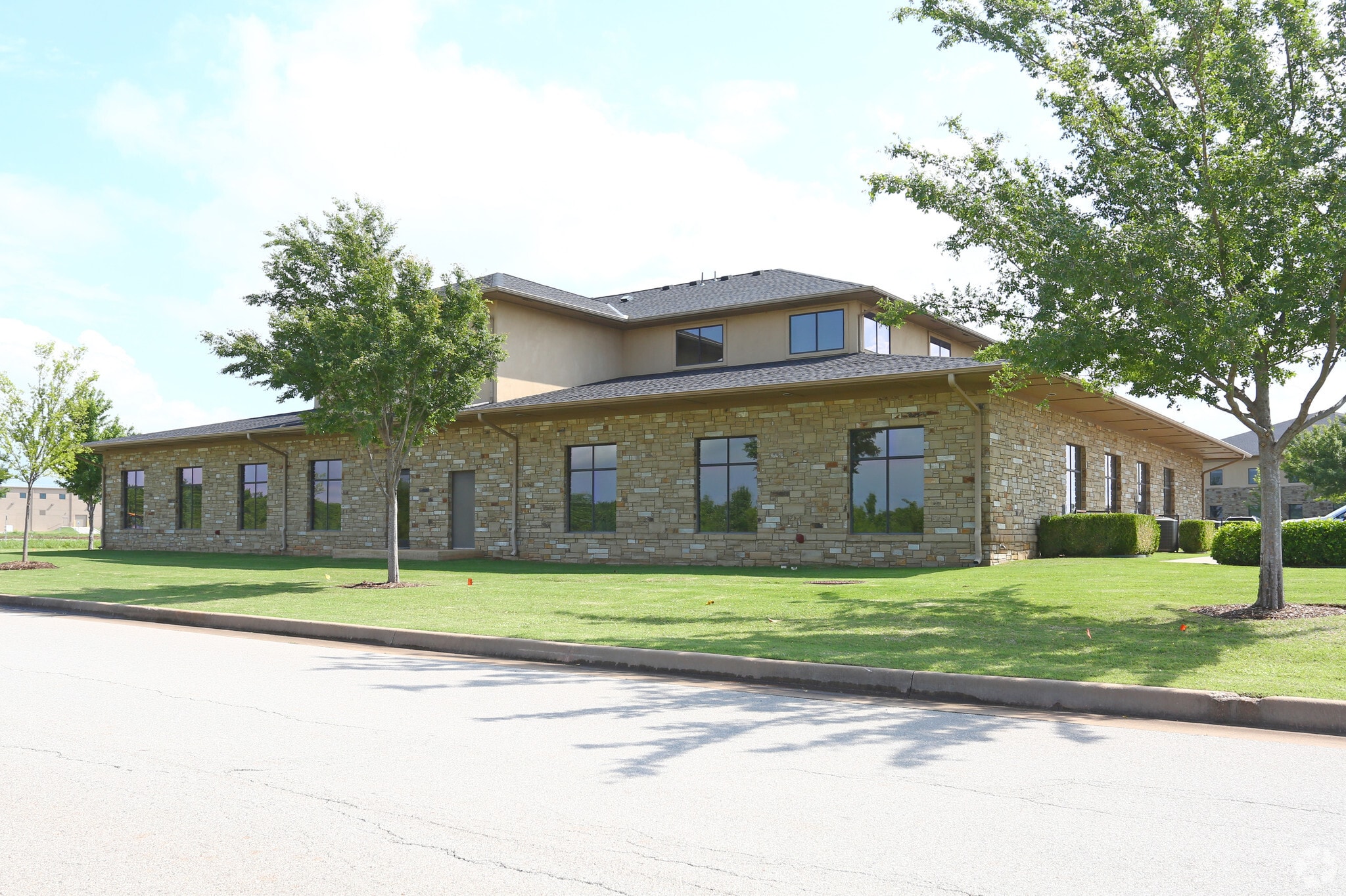 2529 S Kelly Ave, Edmond, OK for Rent