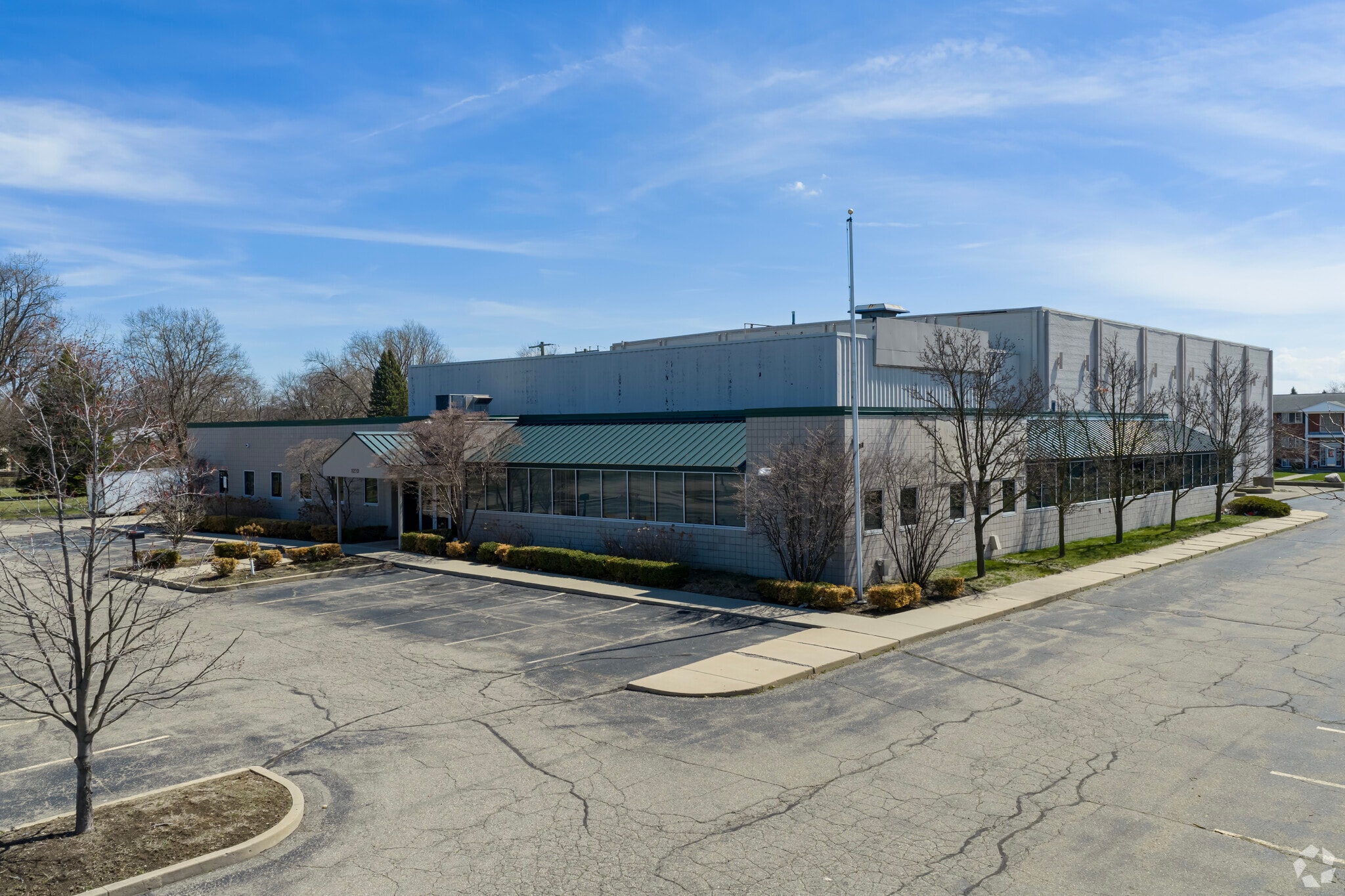 8220 Irving Rd, Sterling Heights, MI for Sale