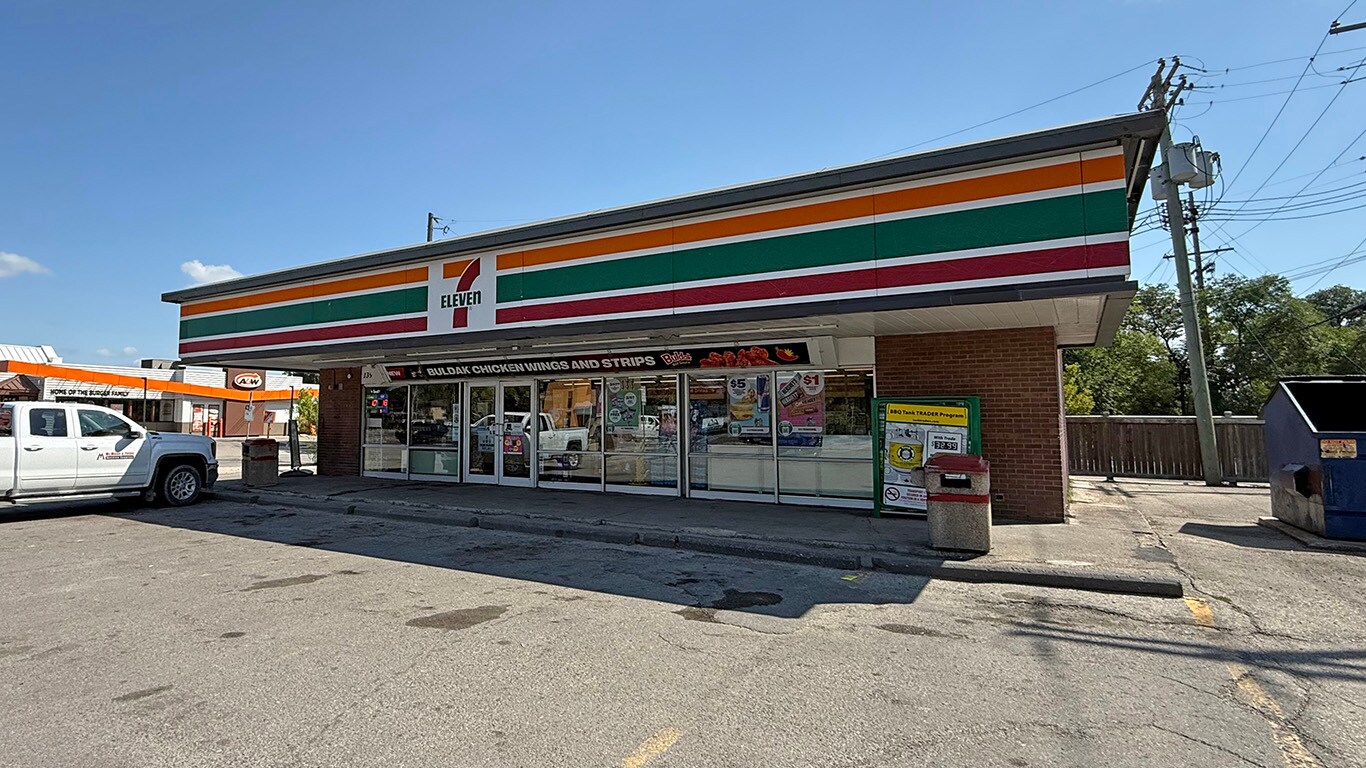 1393 Henderson Hwy, Winnipeg, MB for Sale