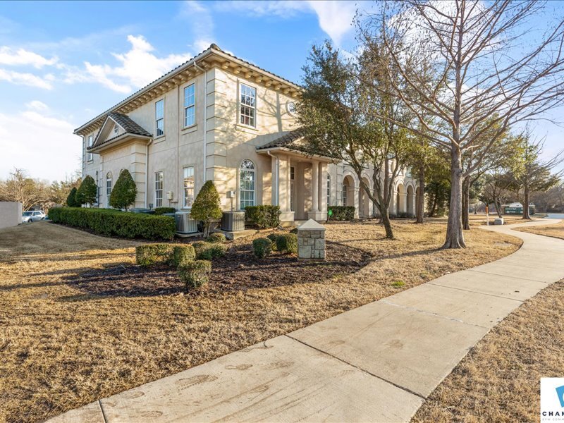 1203 S White Chapel Blvd Southlake, TX 76092 Office Property for