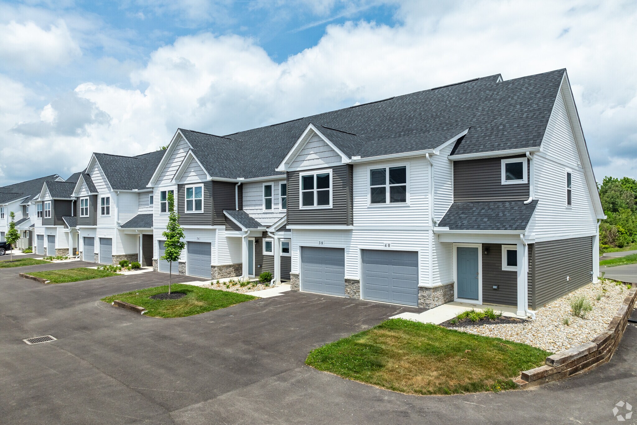 11 Woodford Way, Pataskala, OH for Sale