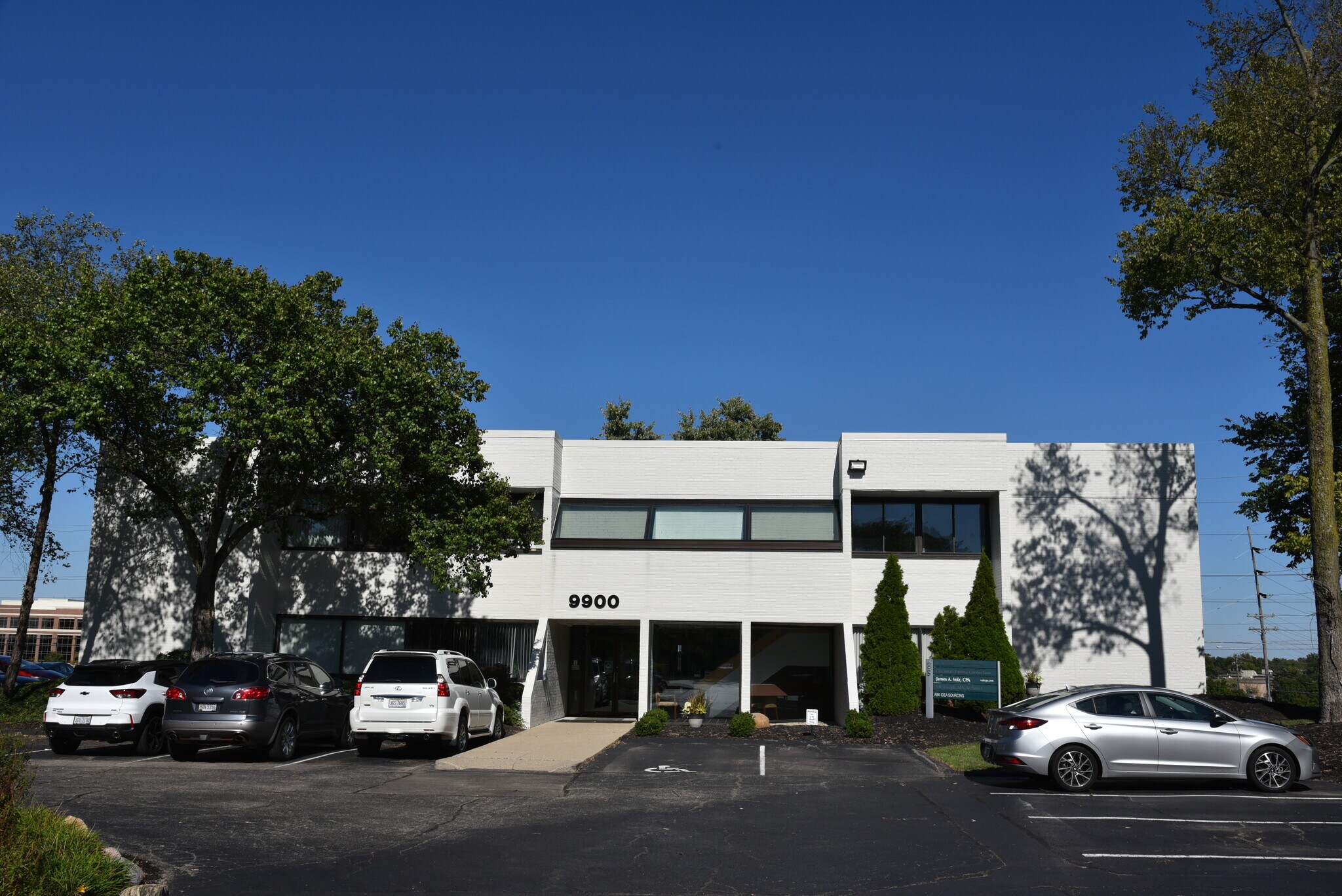9900 Carver Rd, Blue Ash, OH for Rent