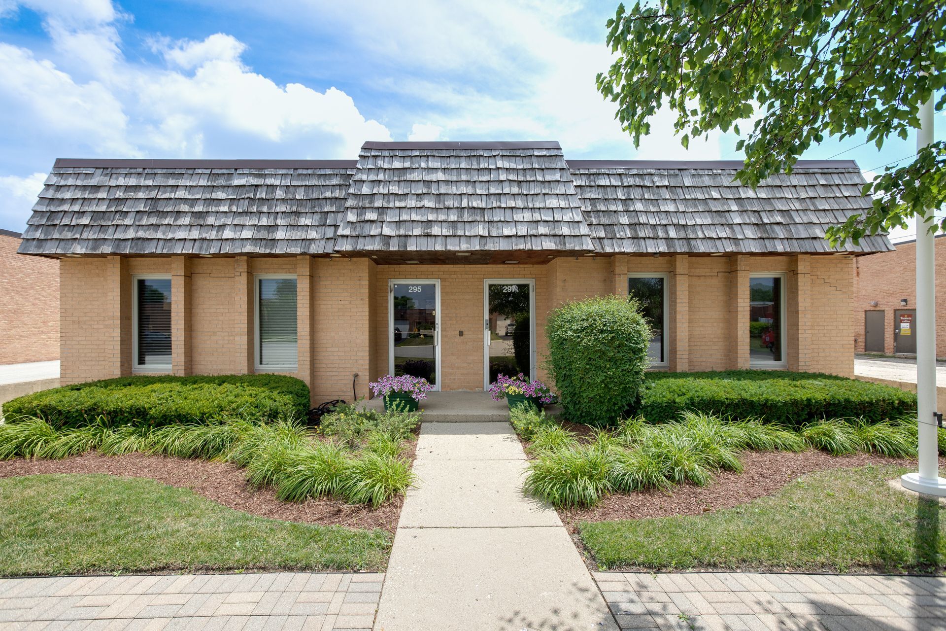 295-297 Carlton Dr, Carol Stream, IL for Sale