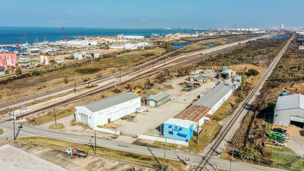 320 77th St, Galveston, TX for Sale