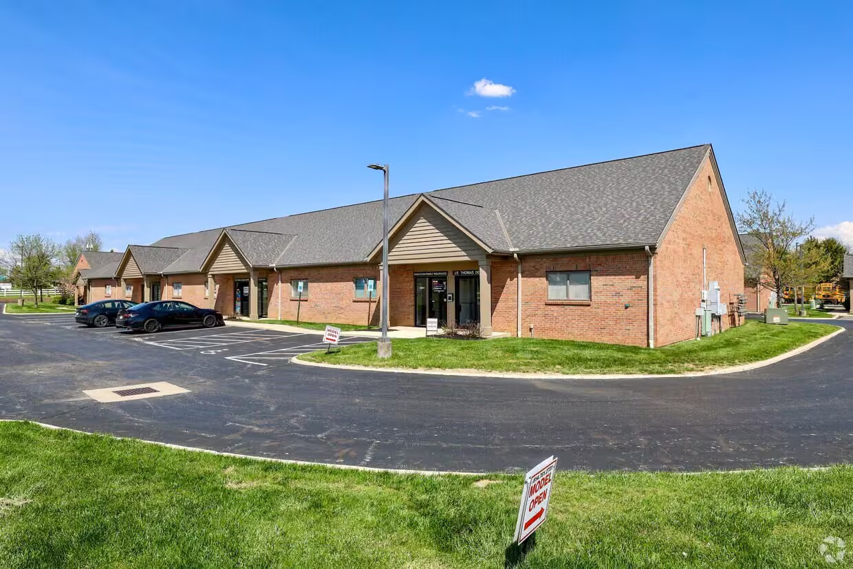 8881-8905 Commerce Loop Dr, Columbus, OH for Rent