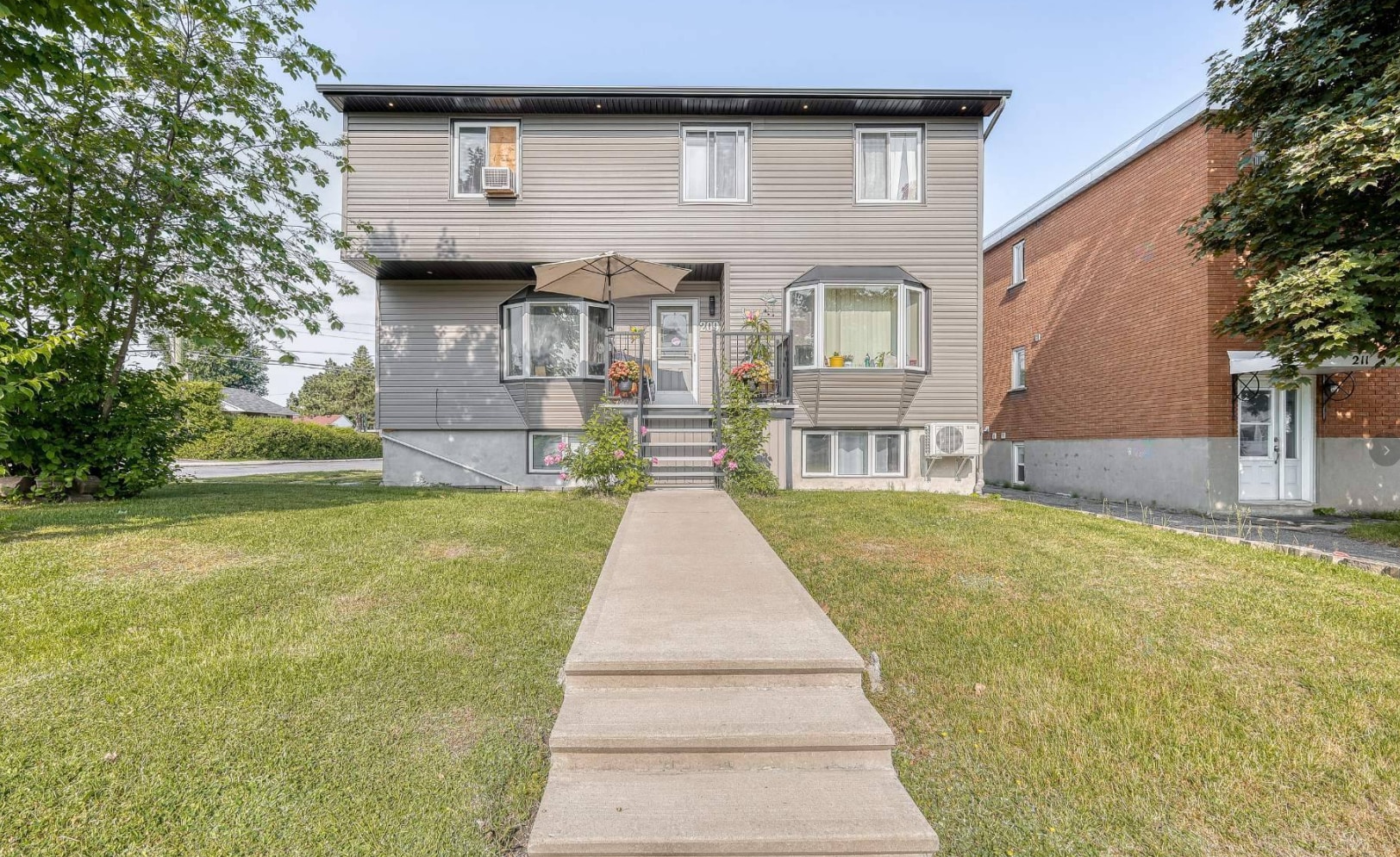 209 Rue Archambault, Gatineau, QC for Sale
