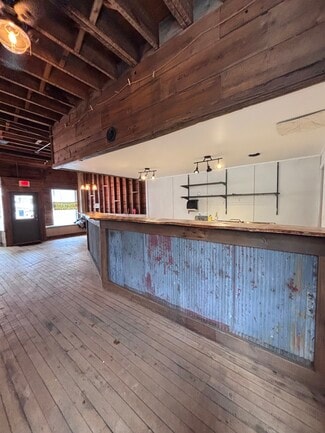 Newaygo, MI Retail - 73 W State Rd