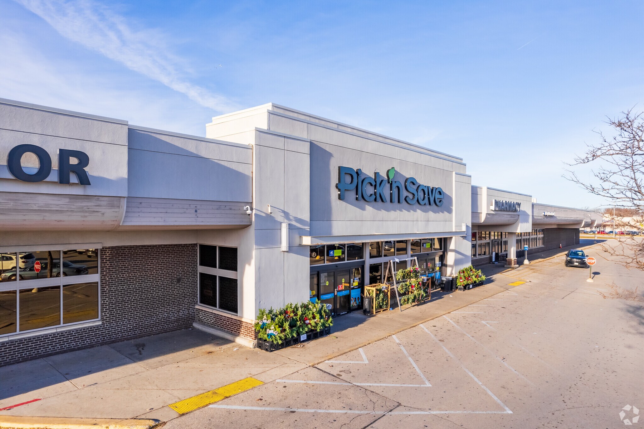 3605-3737 S 27th St, Milwaukee, WI for Sale