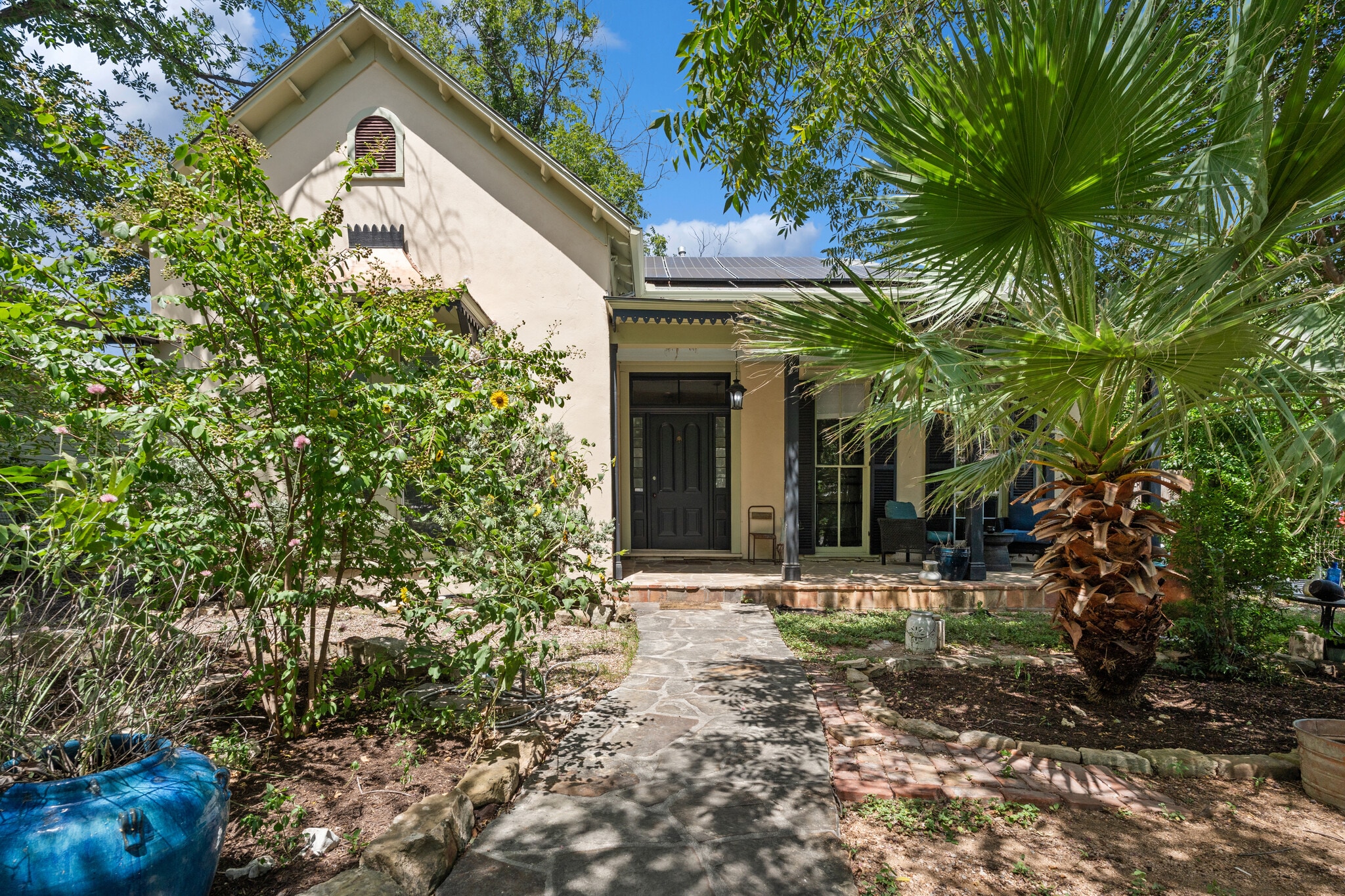 1012 N Flores St, San Antonio, TX for Sale