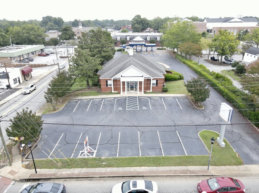 124 NE Main St Simpsonville, SC 29681 Retail Property for Lease on