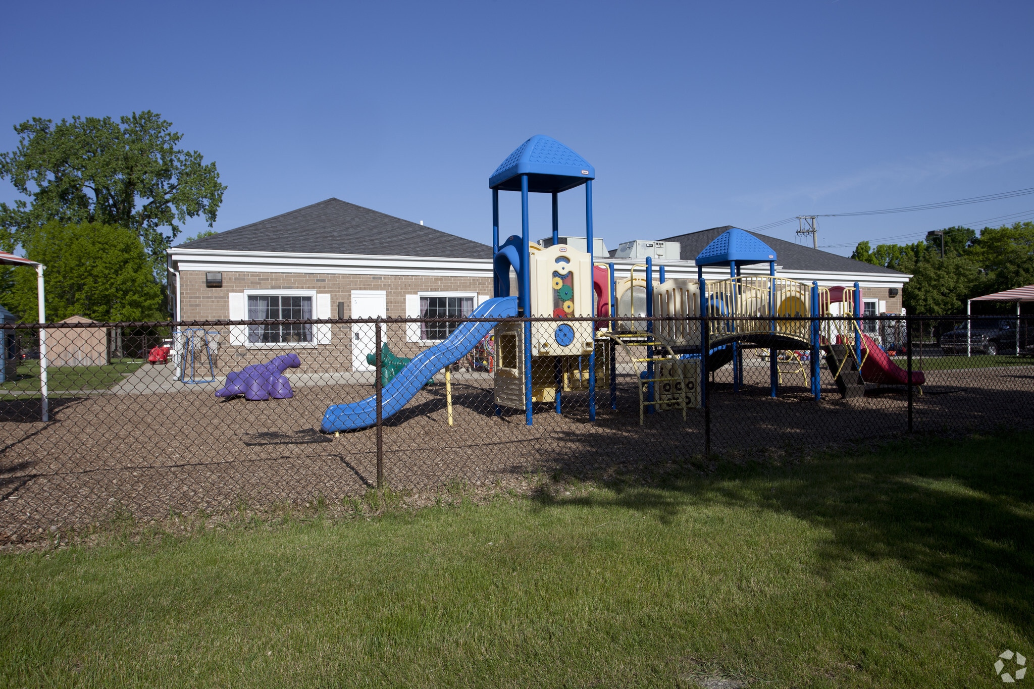 651 W Deerfield Pky Buffalo Grove, IL 60089 Retail Property for Lease on