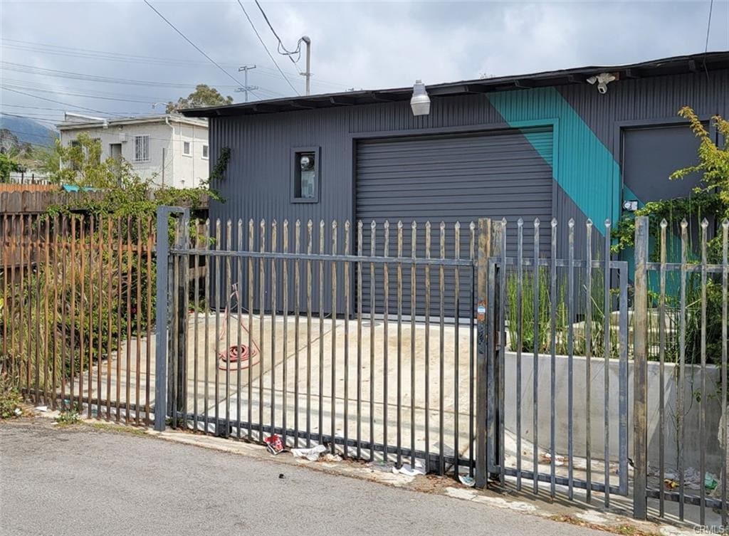 9939 Commerce Ave, Tujunga, CA for Rent