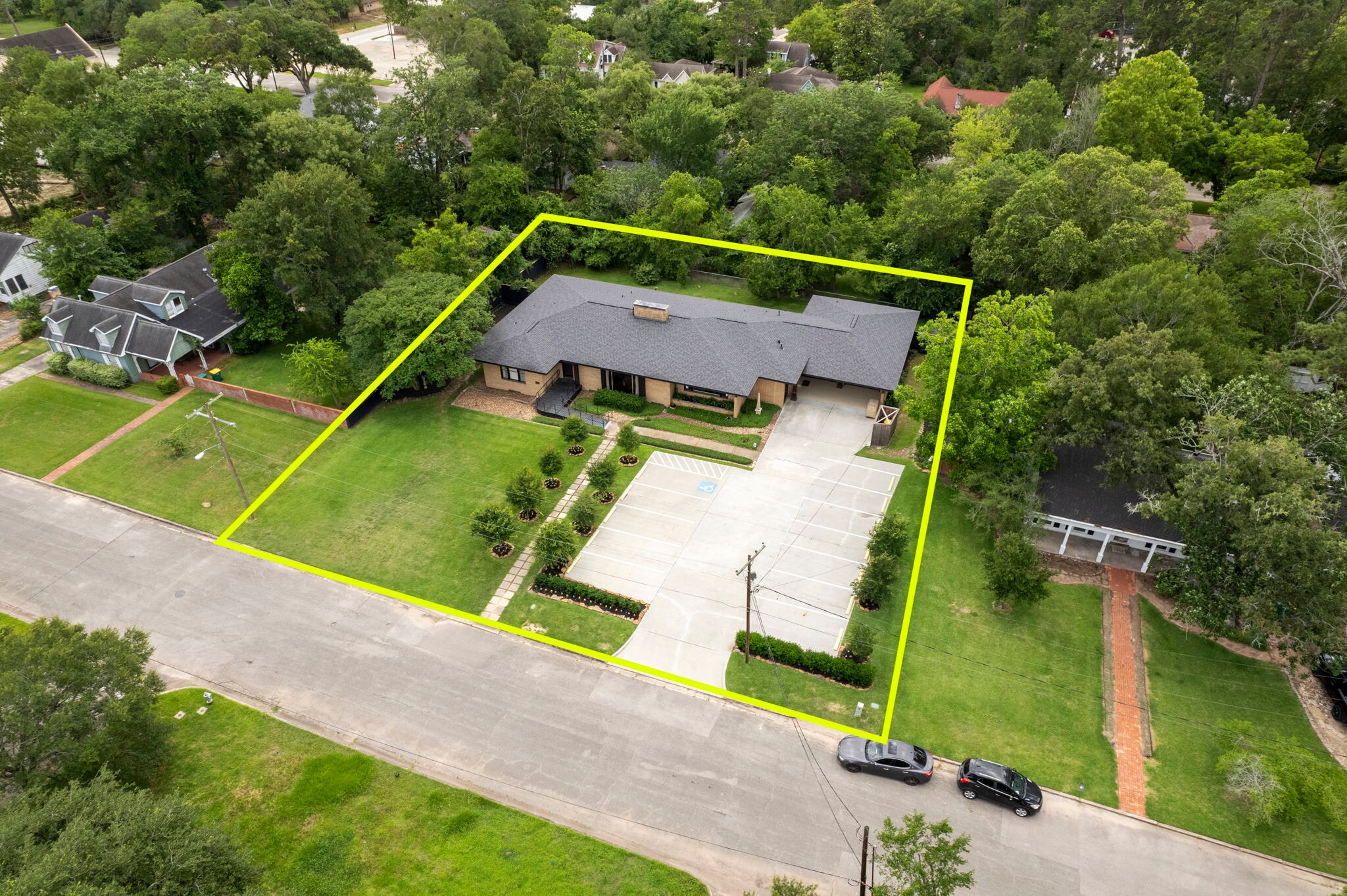 1403 N Thompson St, Conroe, TX for Sale