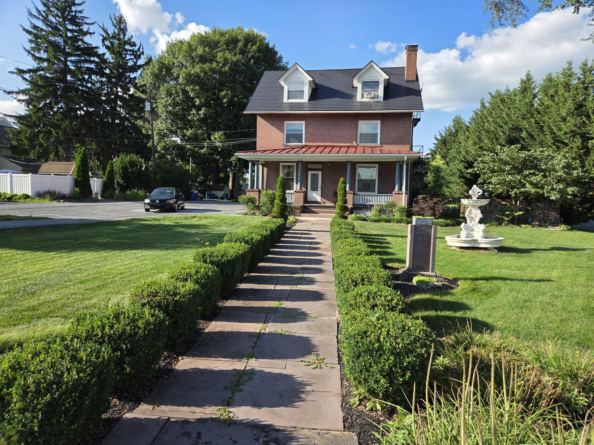410 E Main St, Hummelstown, PA for Rent