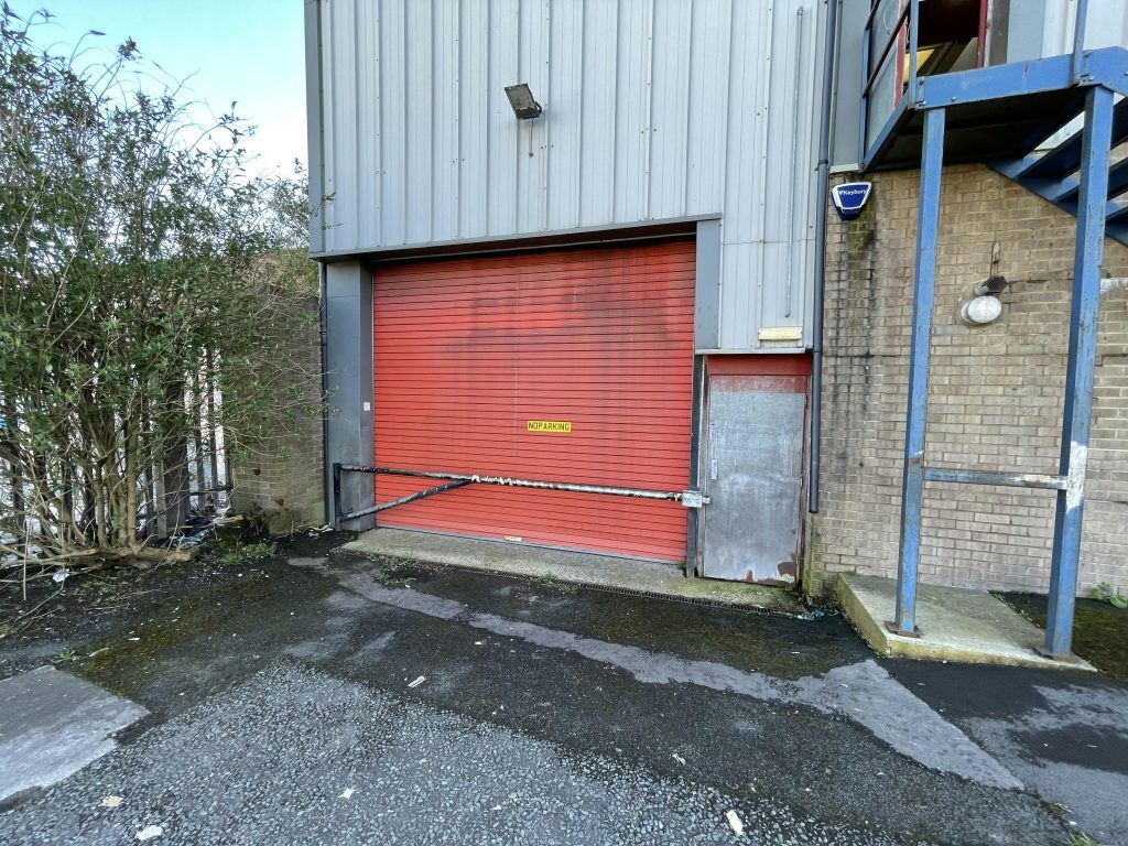 140 Hall Ln, Bradford, WYK for Rent