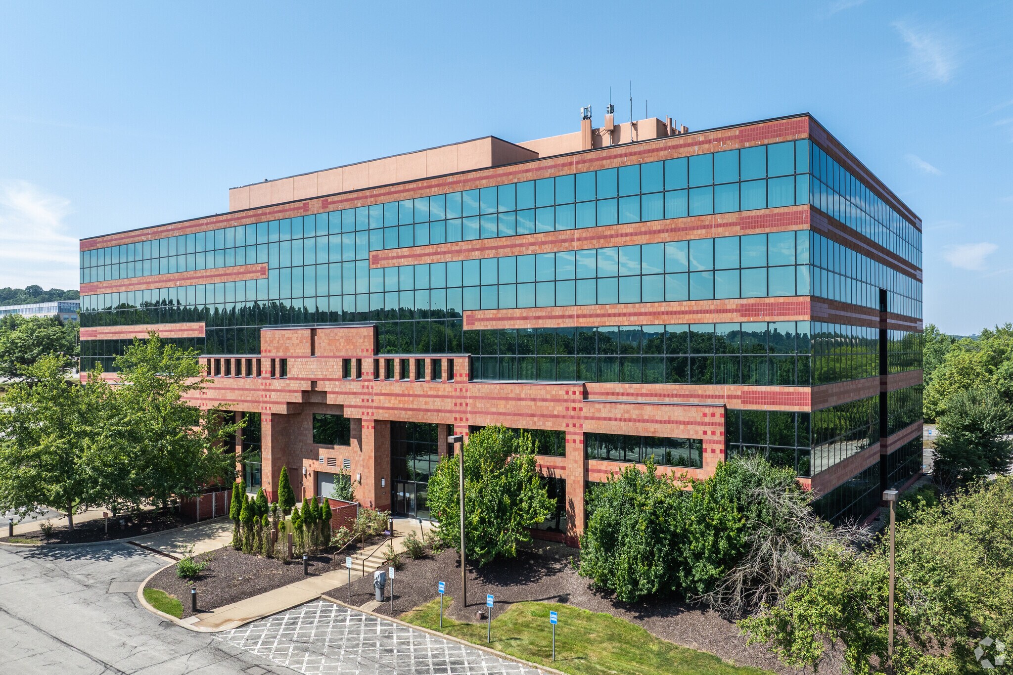 3000 Park Lane Dr, Pittsburgh, PA for Rent