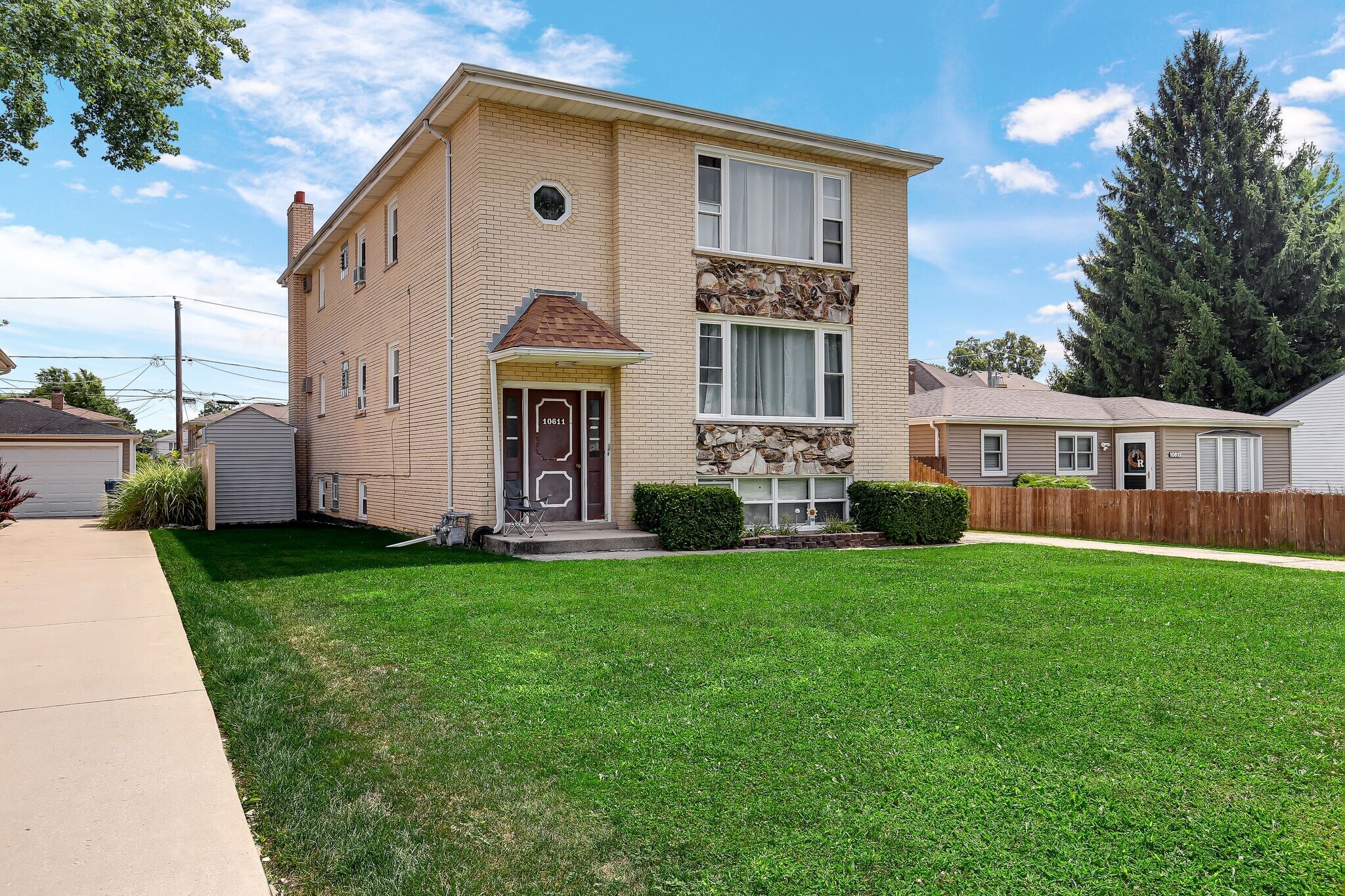 10611 S 81st Ct, Palos Hills, IL for Sale
