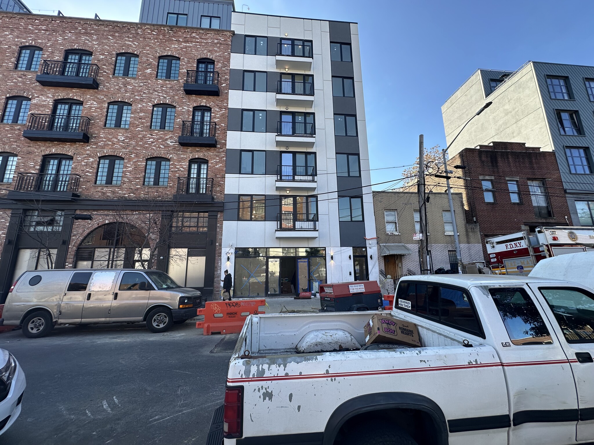 285 Metropolitan Ave, Brooklyn, NY for Rent
