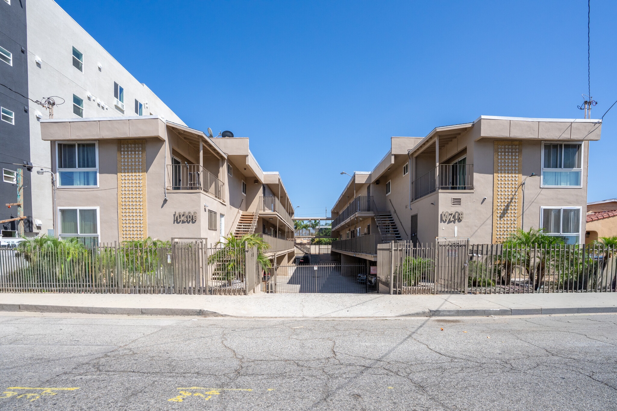 10206-10208 S Inglewood Ave, Los Angeles, CA for Sale