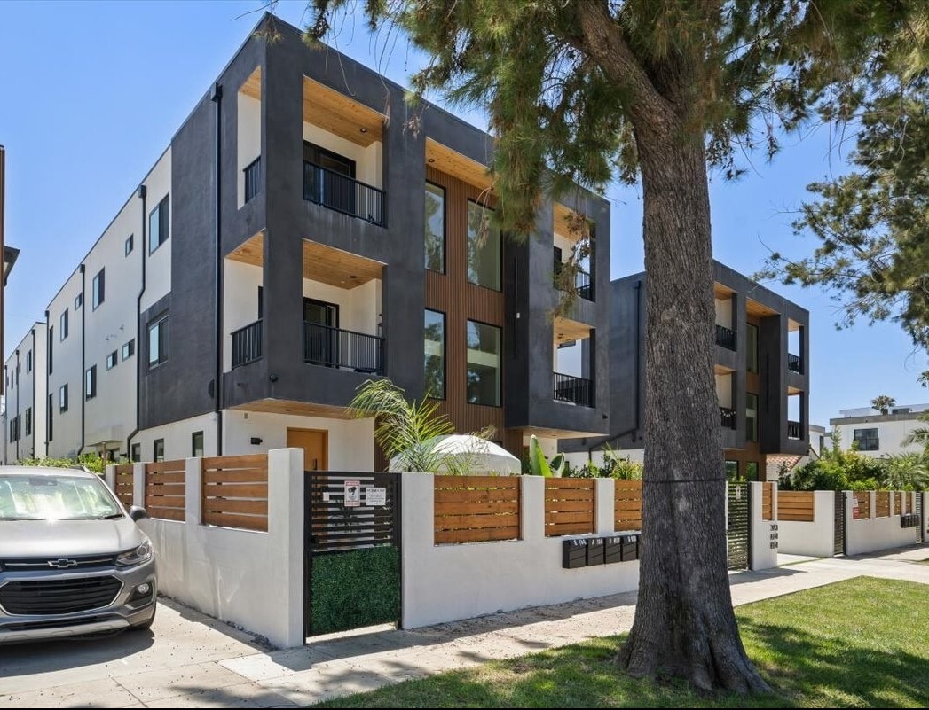 833 N McCadden Pl, Los Angeles, CA for Sale