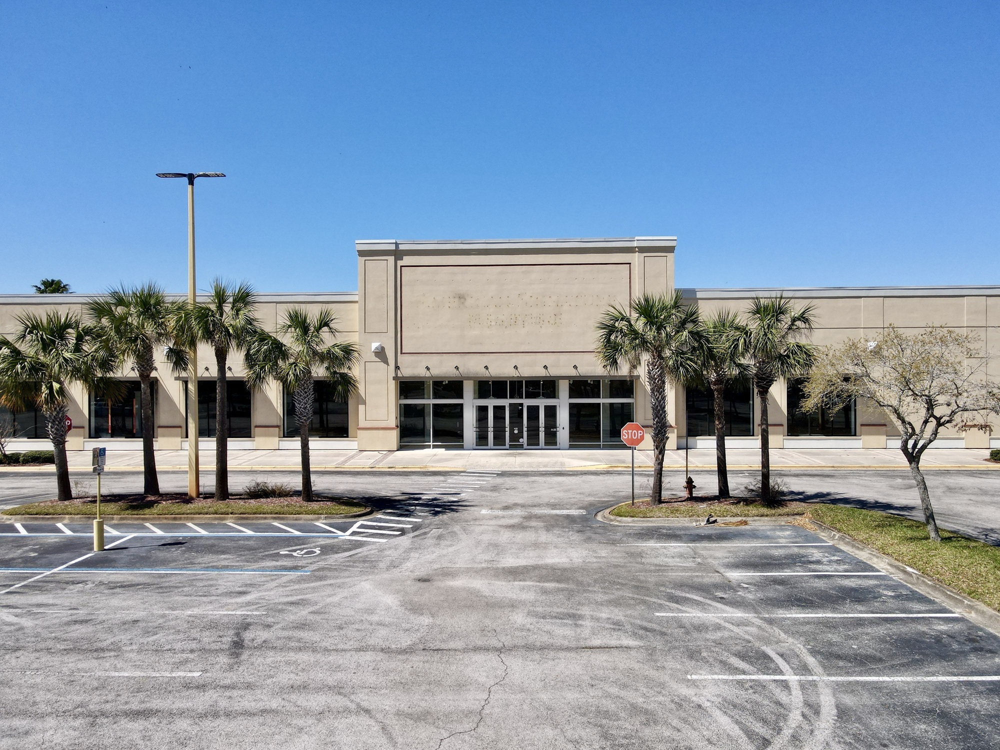 1924 W International Speedway Blvd, Daytona Beach, FL for Rent