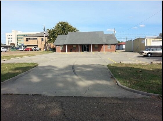 908 Spruce St, Texarkana, TX for Sale