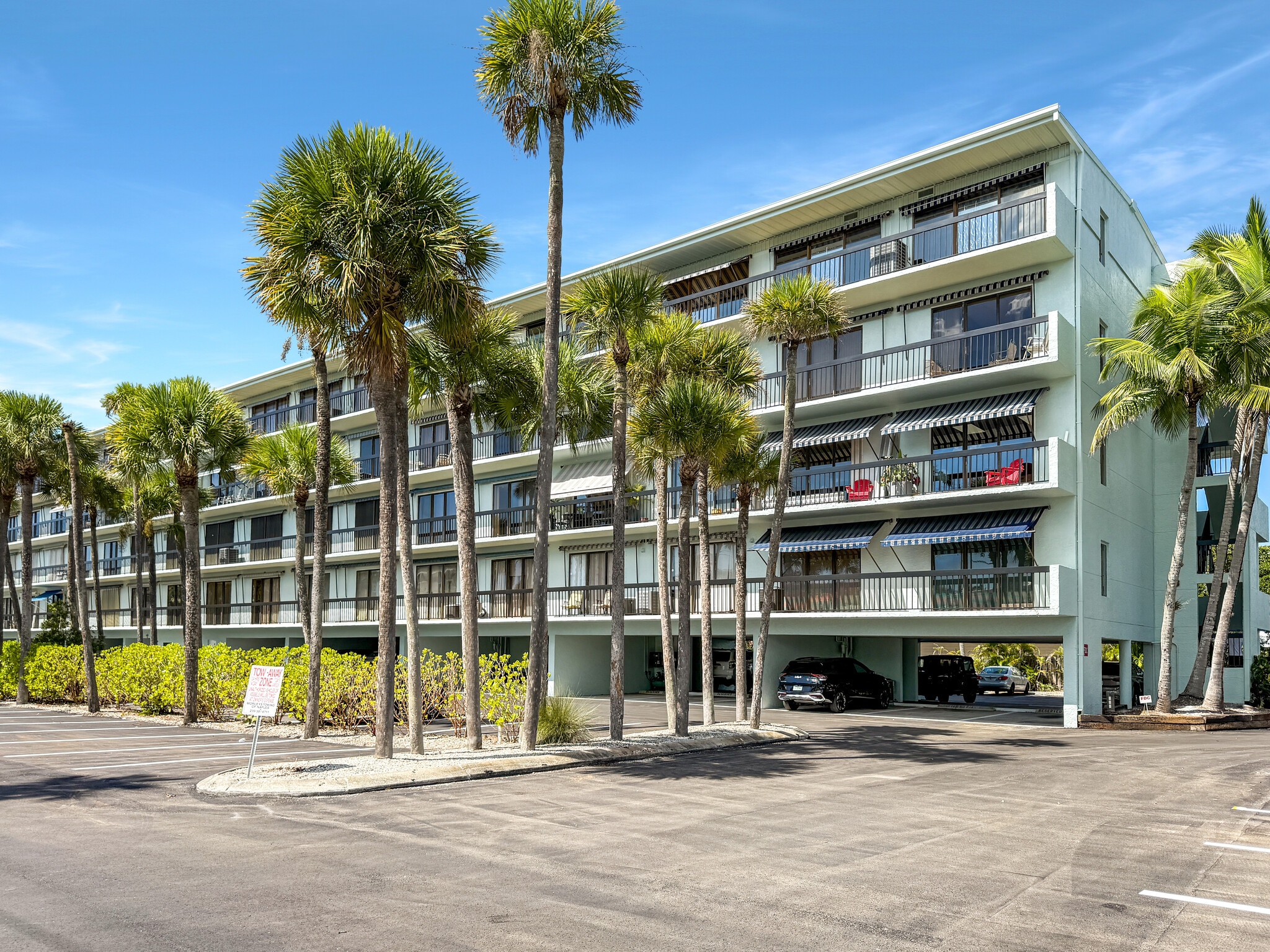 2335 Tamiami Trl N, Naples, FL for Sale