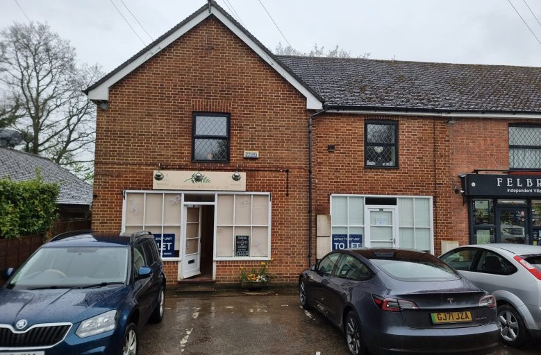 29 Crawley Down Rd, East Grinstead, WSX for Rent