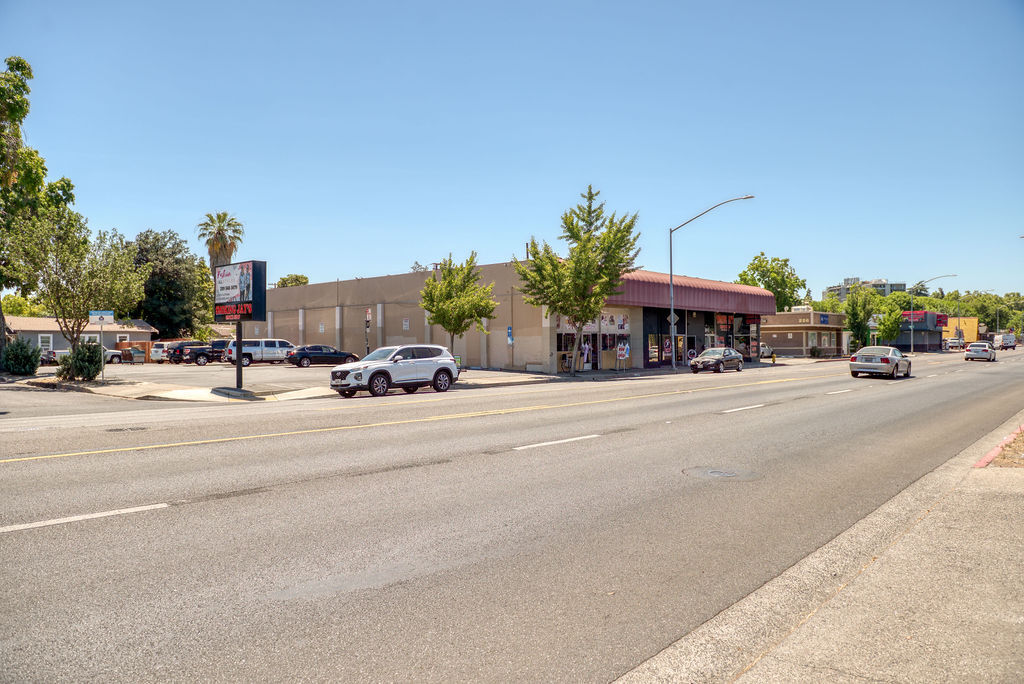 302-310 McHenry Ave, Modesto, CA for Sale