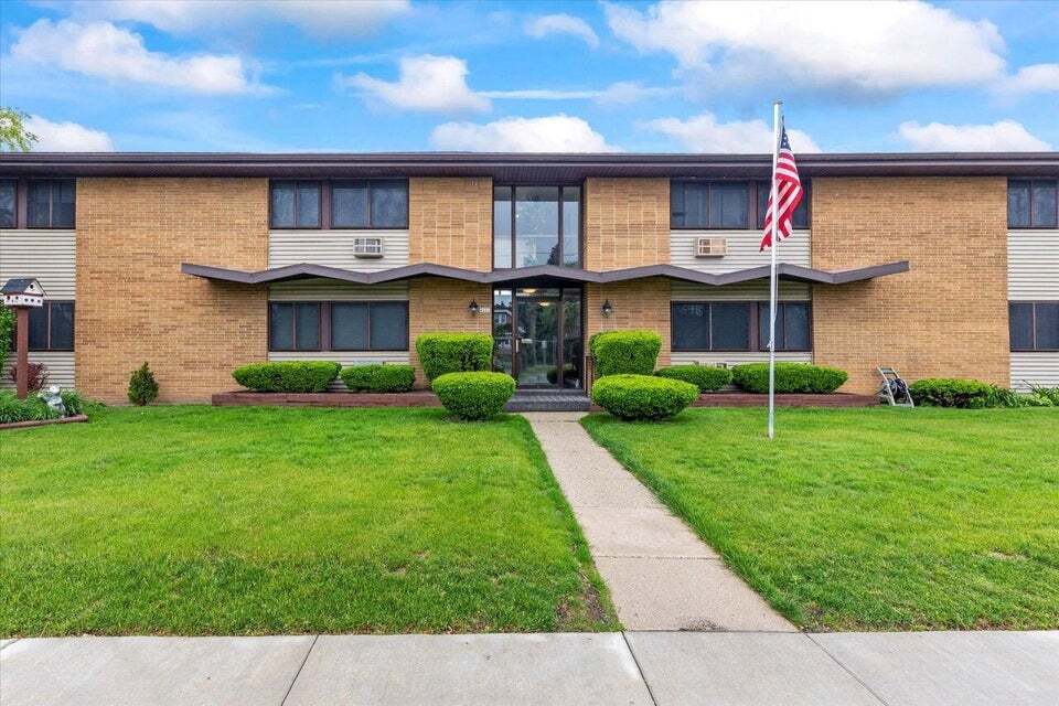 4641 S Howell Ave, Milwaukee, WI for Sale