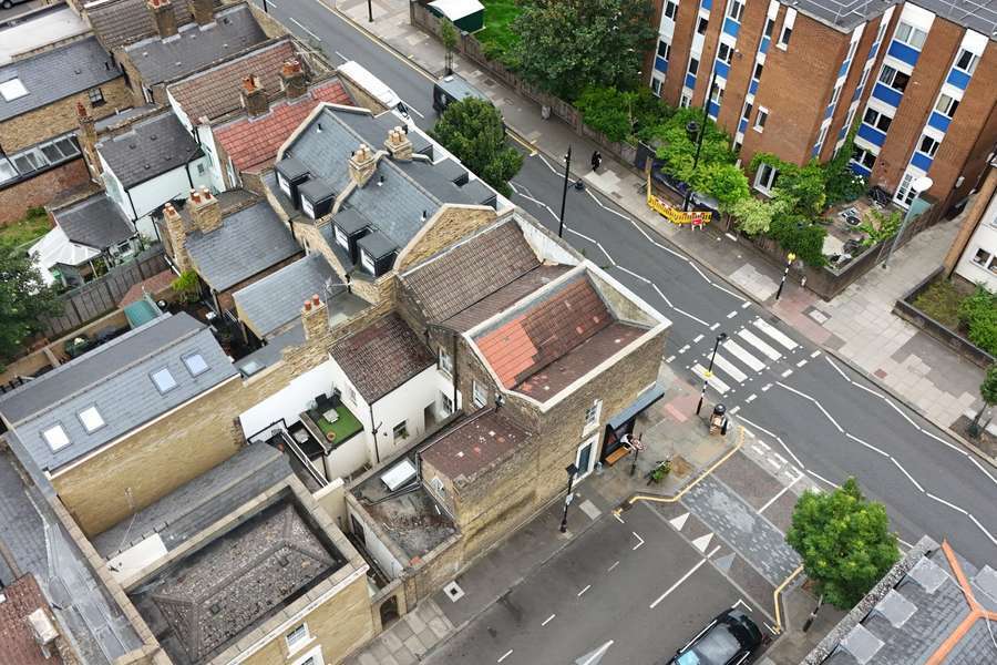 371 Roman Rd, London, LND for Sale