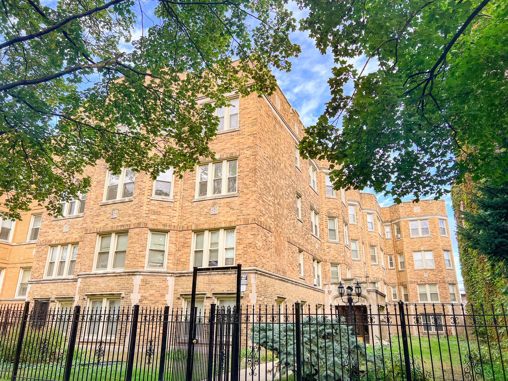 2050 W Fargo Ave, Chicago, IL for Sale