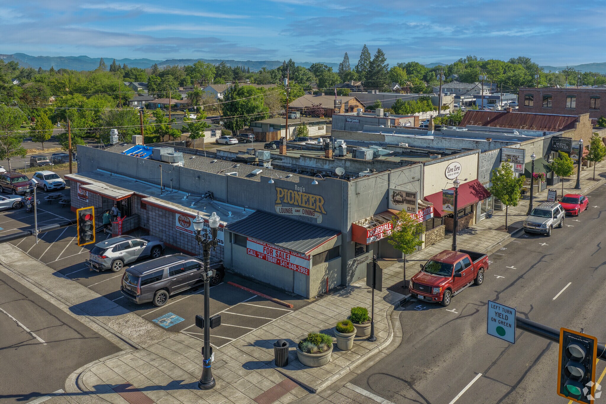 217 E Pine St, Central Point, OR for Sale