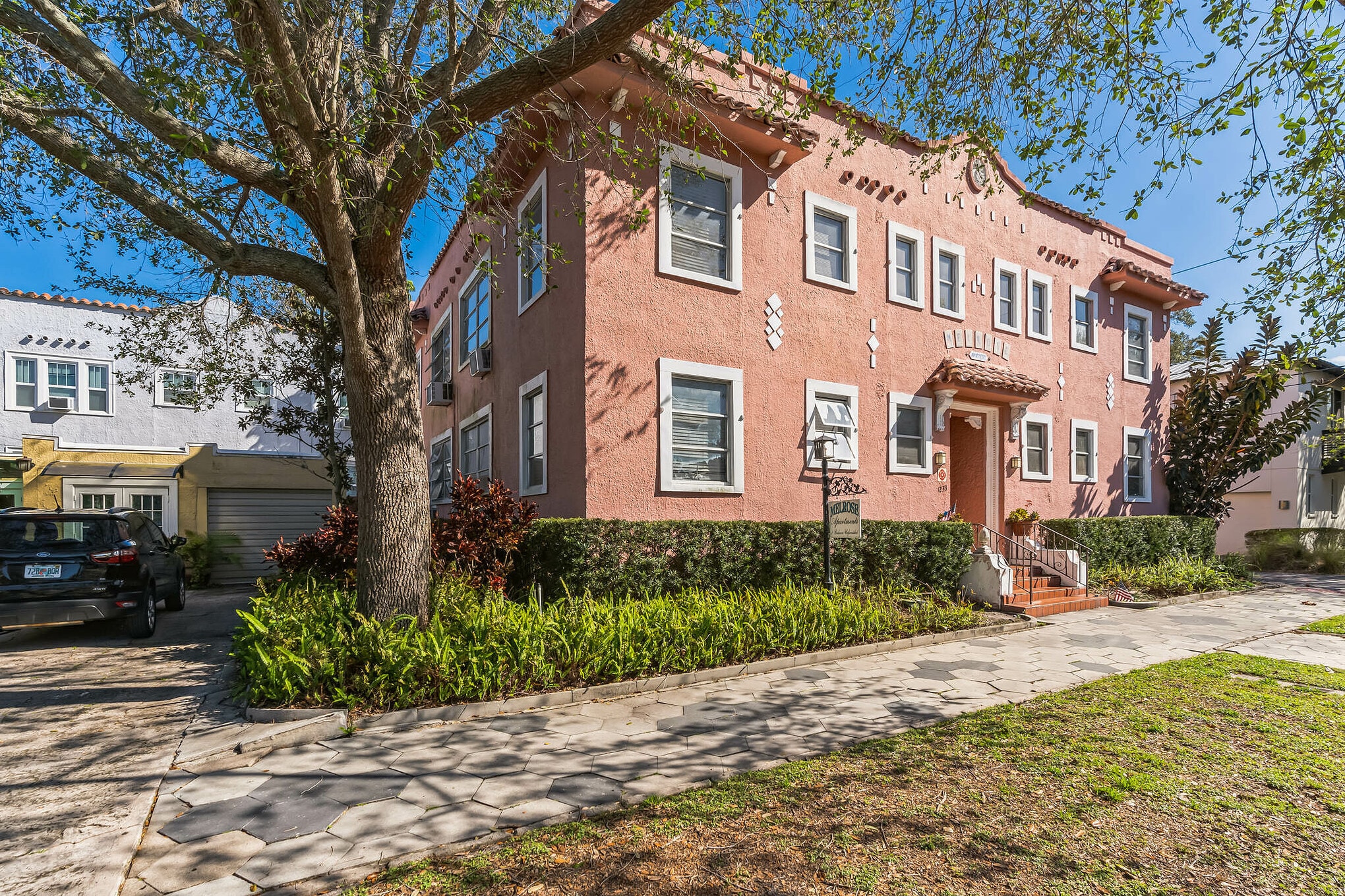 1233 Oak St NE, Saint Petersburg, FL for Sale