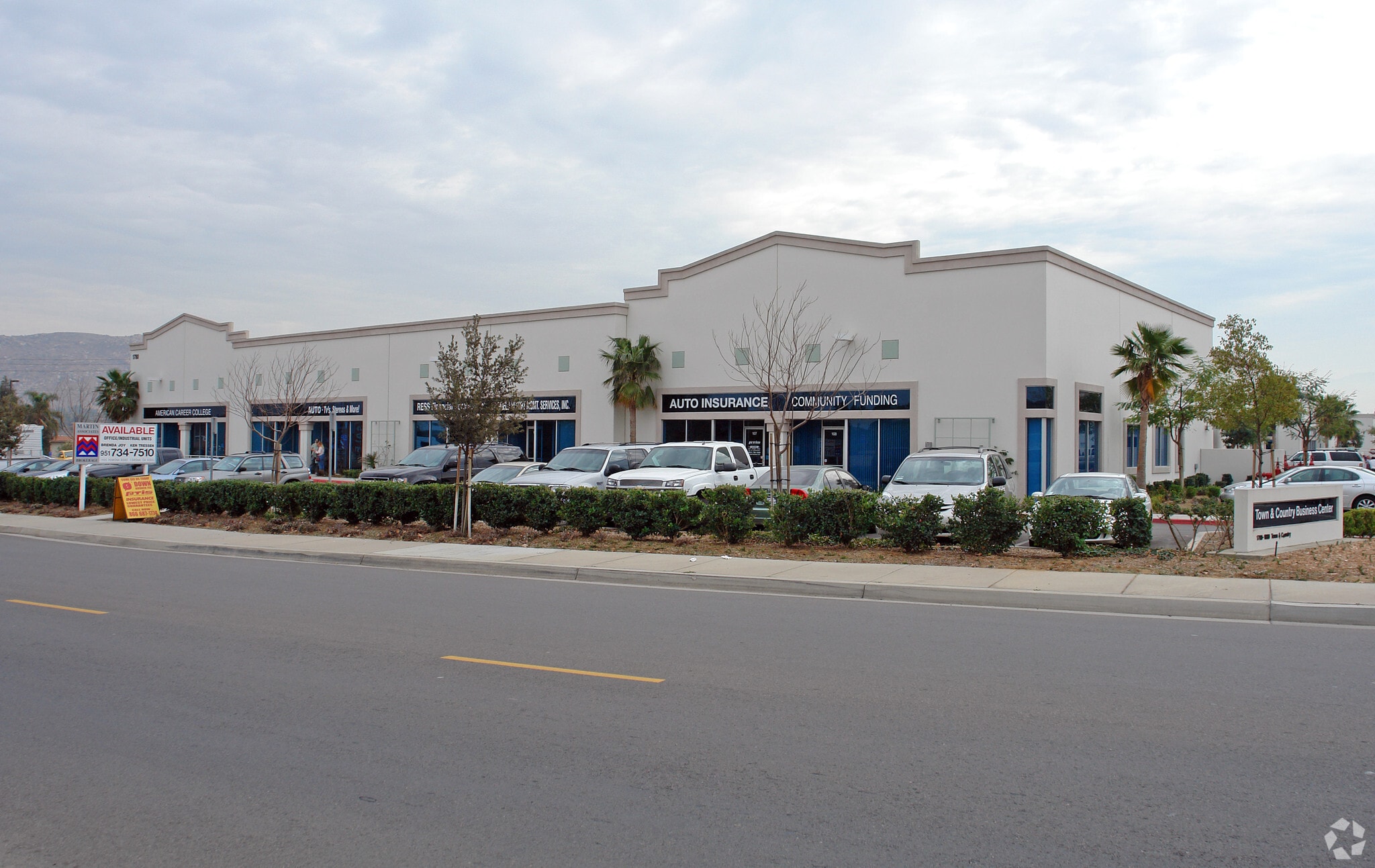 1780 Town & Country Dr, Norco, CA for Rent