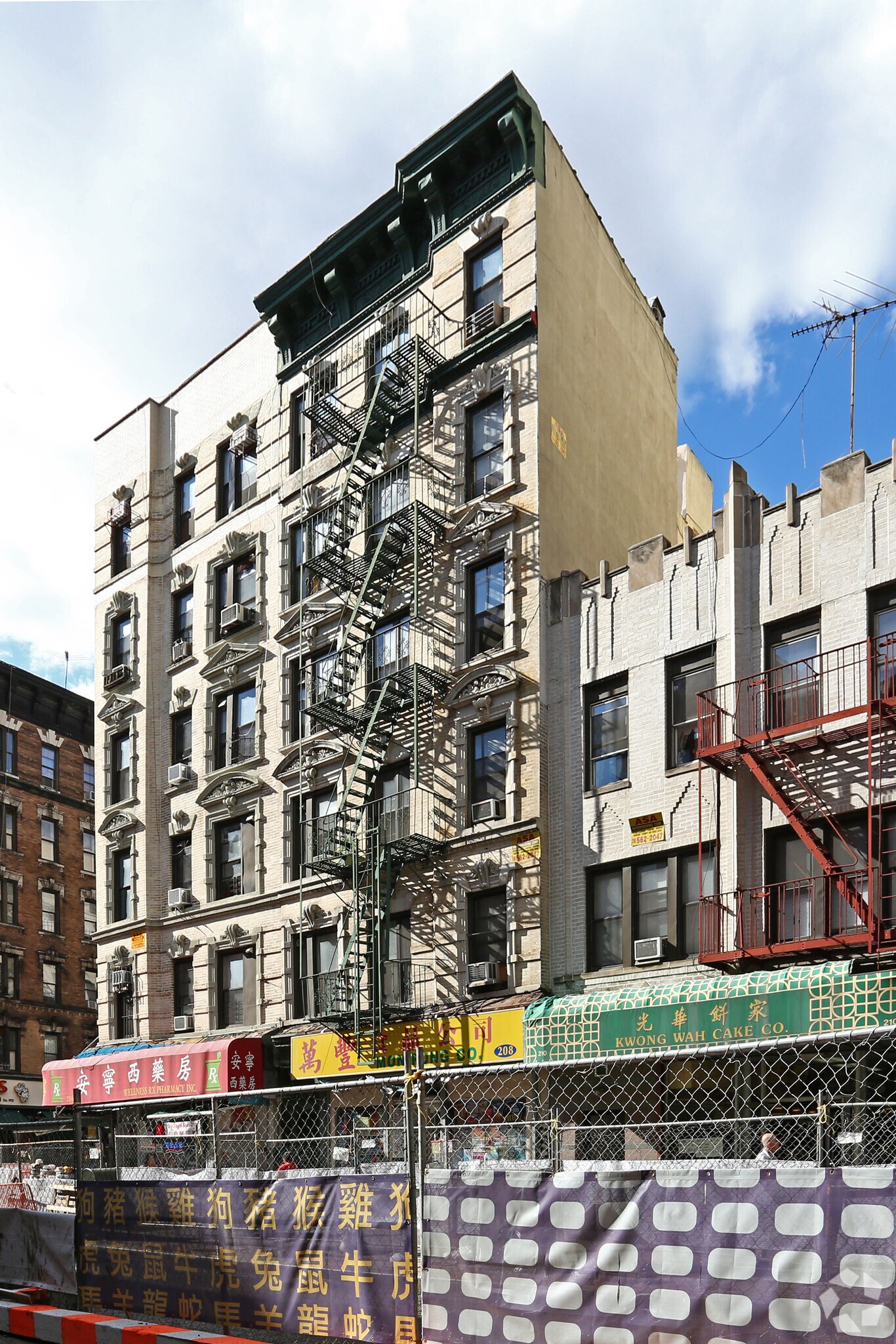 208 Grand St, New York, NY for Sale