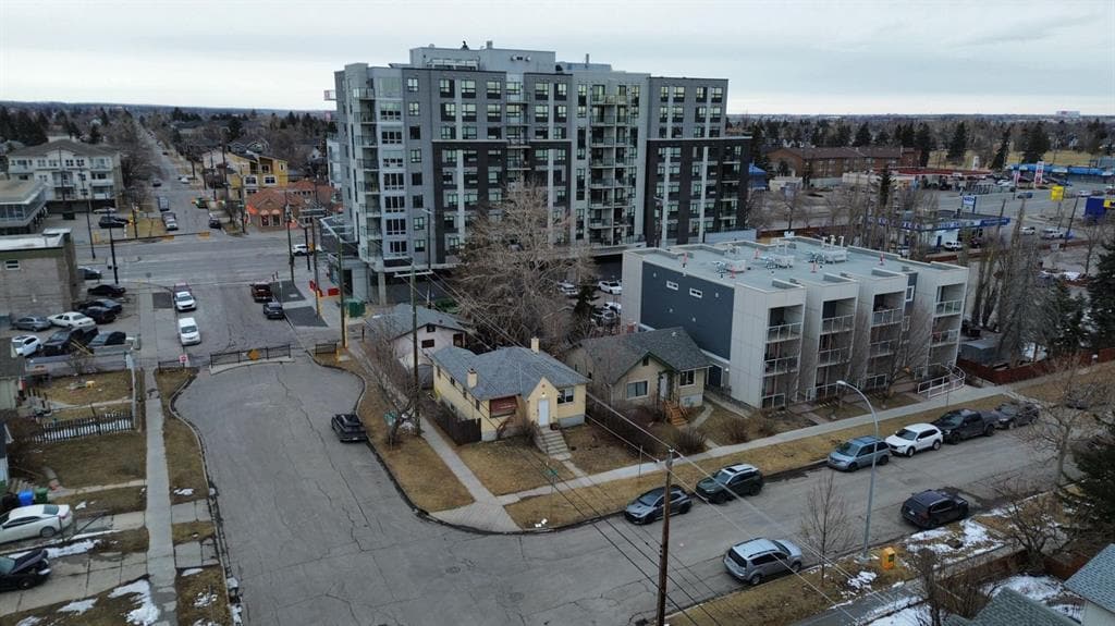 202 15 Av NE, Calgary, AB for Sale