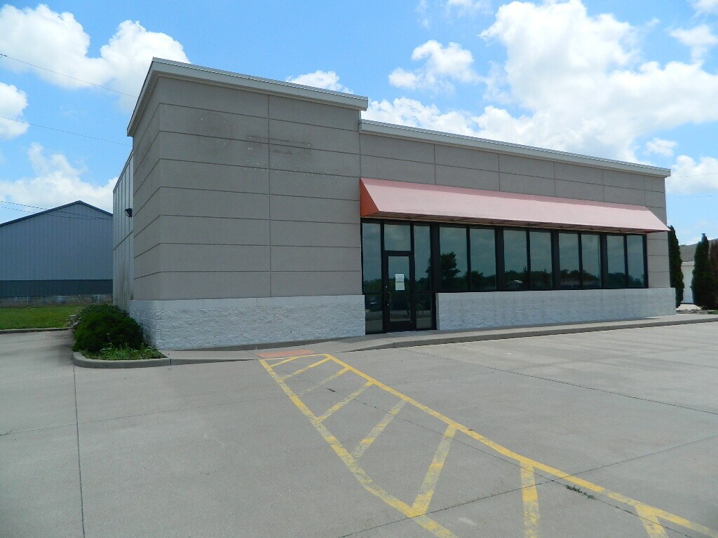 912 Commerce Dr, Fairfield, IL for Rent