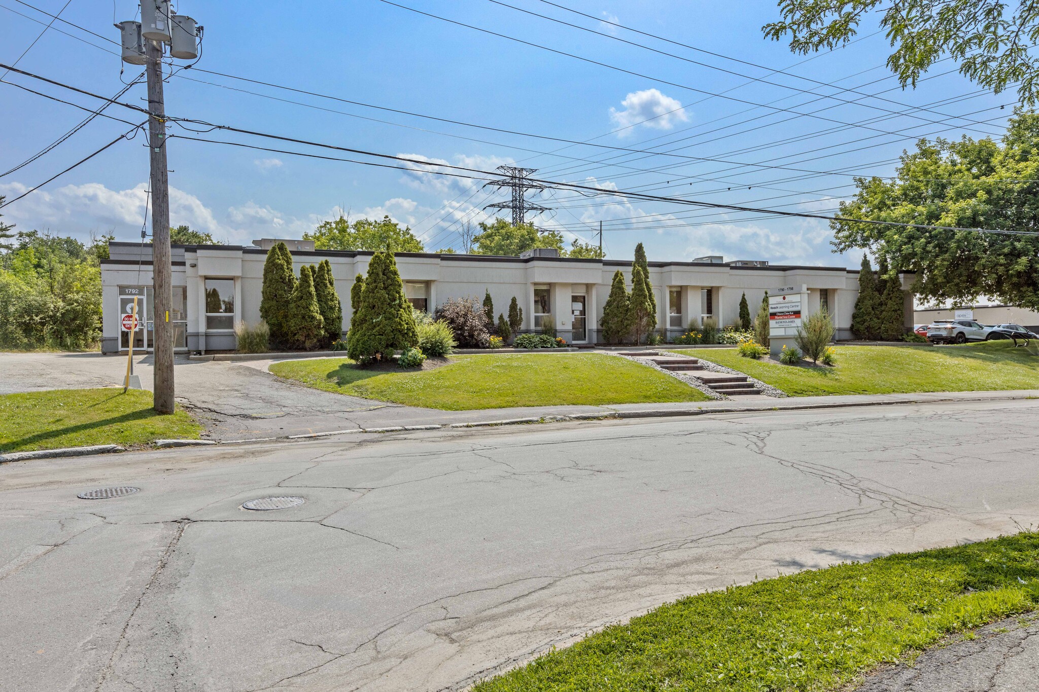 1790-1798 Courtwood Cres, Ottawa, ON for Rent
