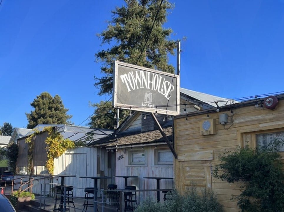 5862-5872 Doyle St, Emeryville, CA for Sale