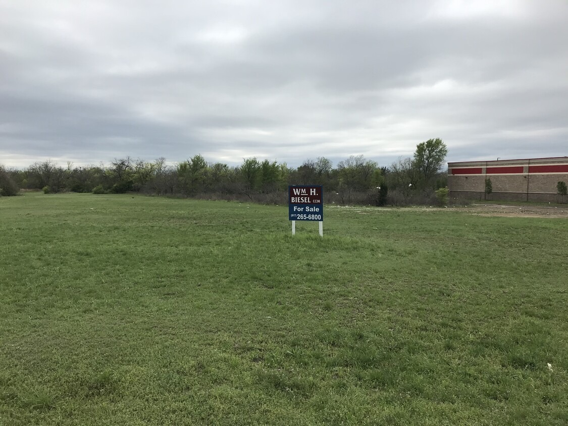 4000 Campus Dr, Fort Worth, TX for Sale