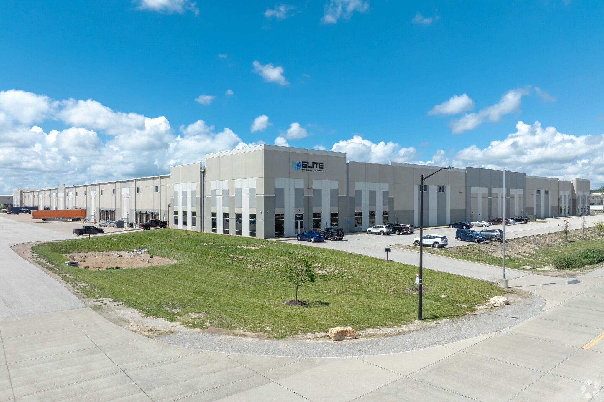 1601 Tradeport Dr, Hazelwood, MO for Rent