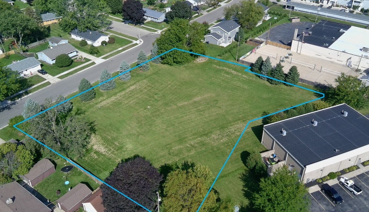 1210 Mayfair Dr, Janesville, WI for Sale