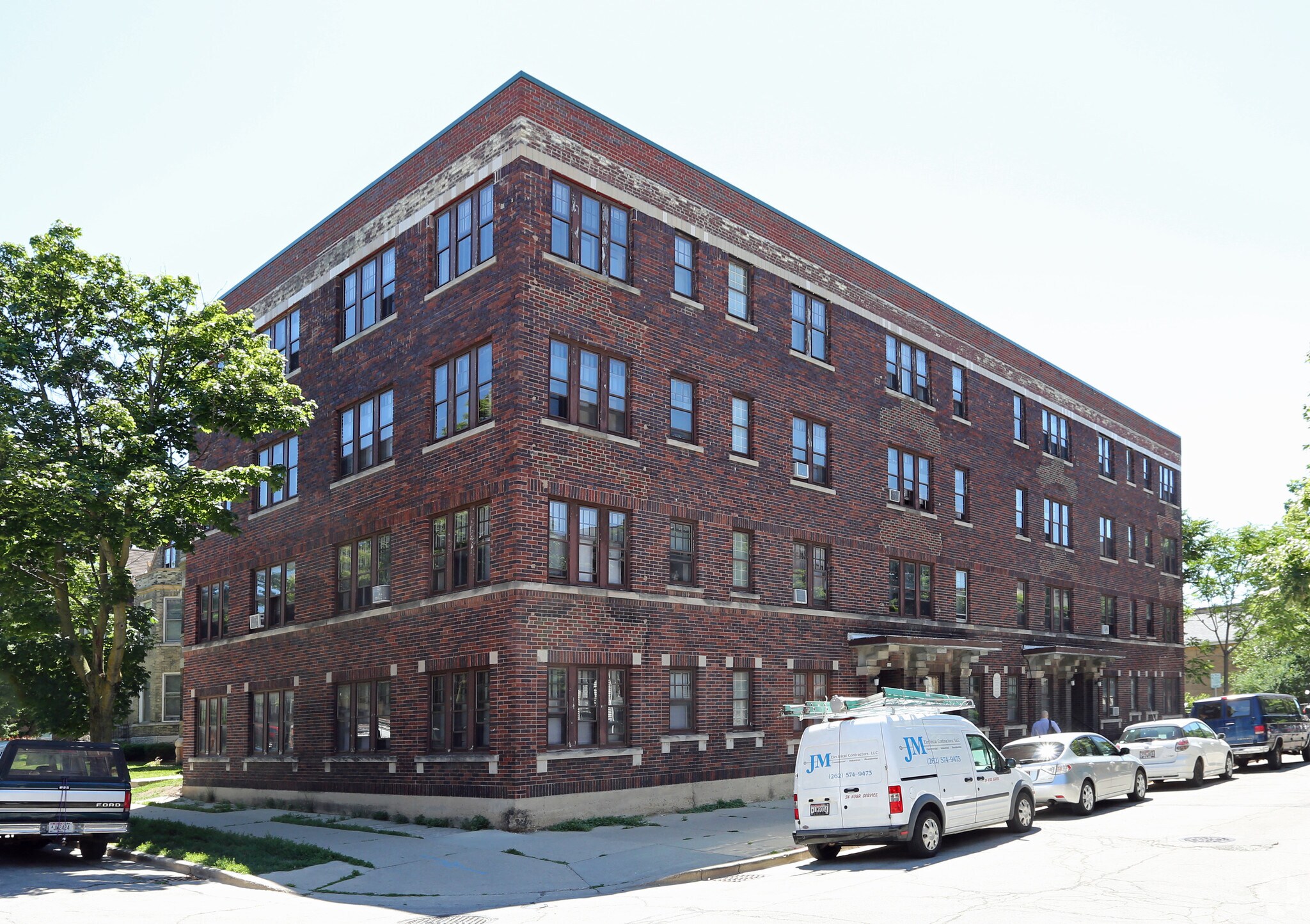 846 N 15th St, Milwaukee, WI for Sale